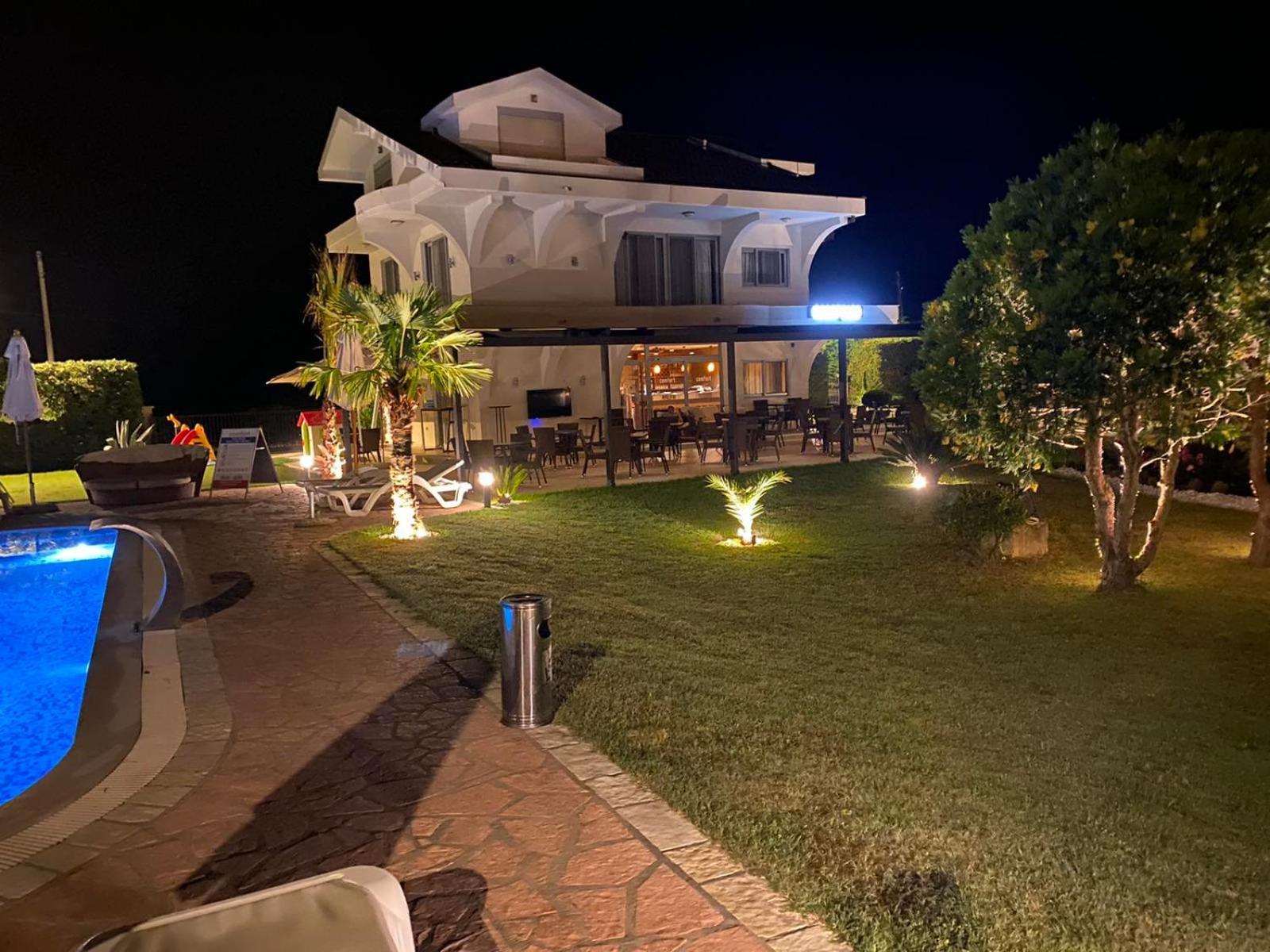 Hotel Comfort & Villas Donji Stoj Exterior photo